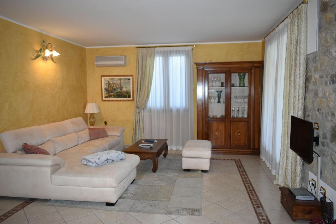 הוילה Montinelle Casa Ulivo מראה חיצוני תמונה